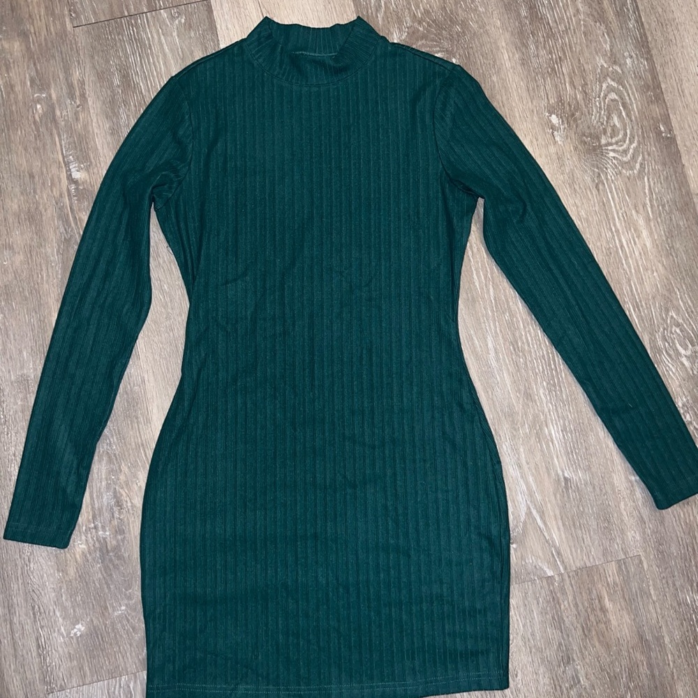 Elegant Green Ribbed Dress